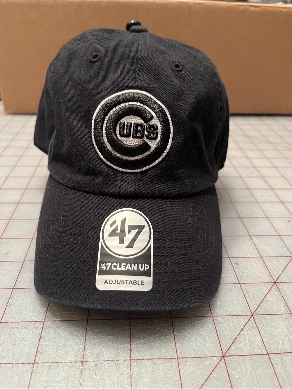 '47 Brand “Clean Up” Adjustable Black Chicago Cubs Logo Hat